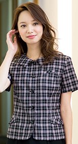 26315 en joie(アンジョア) ラウンドネックで上品にかわいいチェック柄のオーバーブラウス 93-26315