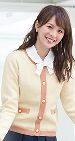 81670 en joie(アンジョア) 優しい見た目できちんと感のあるニットジャケット 無地 93-81670