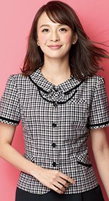 en joie(アンジョア) 26530 落ち着いた印象で肩パッドなしの快適な着心地!チェック柄オーバーブラウス 93-26530