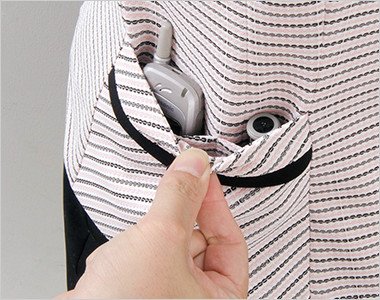 PHS、ハンコなど区分け収納ができる右脇ポケット