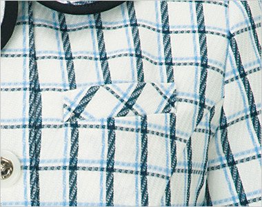 ネームプレートとペンなどを区分け収納できる名札ポケットと左胸ポケット