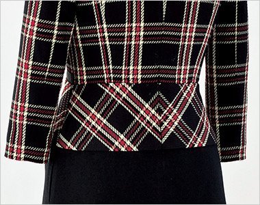 トップス部分がペプラムのようになっていてワンピースに見えづらいおしゃれな工夫