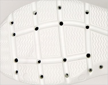 ベンチレーションをたくさん開けて通気性抜群の完全一体成形型ソール