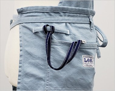 ひもなどを引っ掛けるのに便利なループ