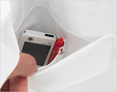 右脇ポケットは二重構造で、内側はPHSポケット