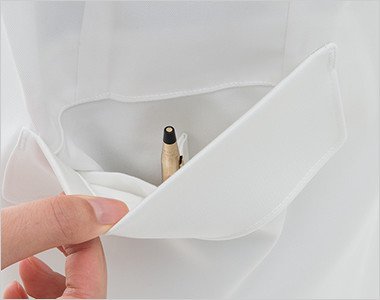 右脇ポケットは二重構造で、内側はペン差しポケット