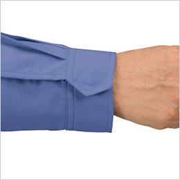 袖口にドットボタン